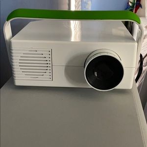 MINI PROJECTOR